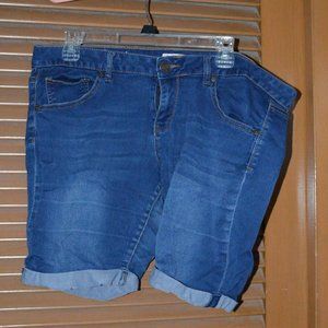 Sonoma Junior’s Plus Size 17 Jean Shorts